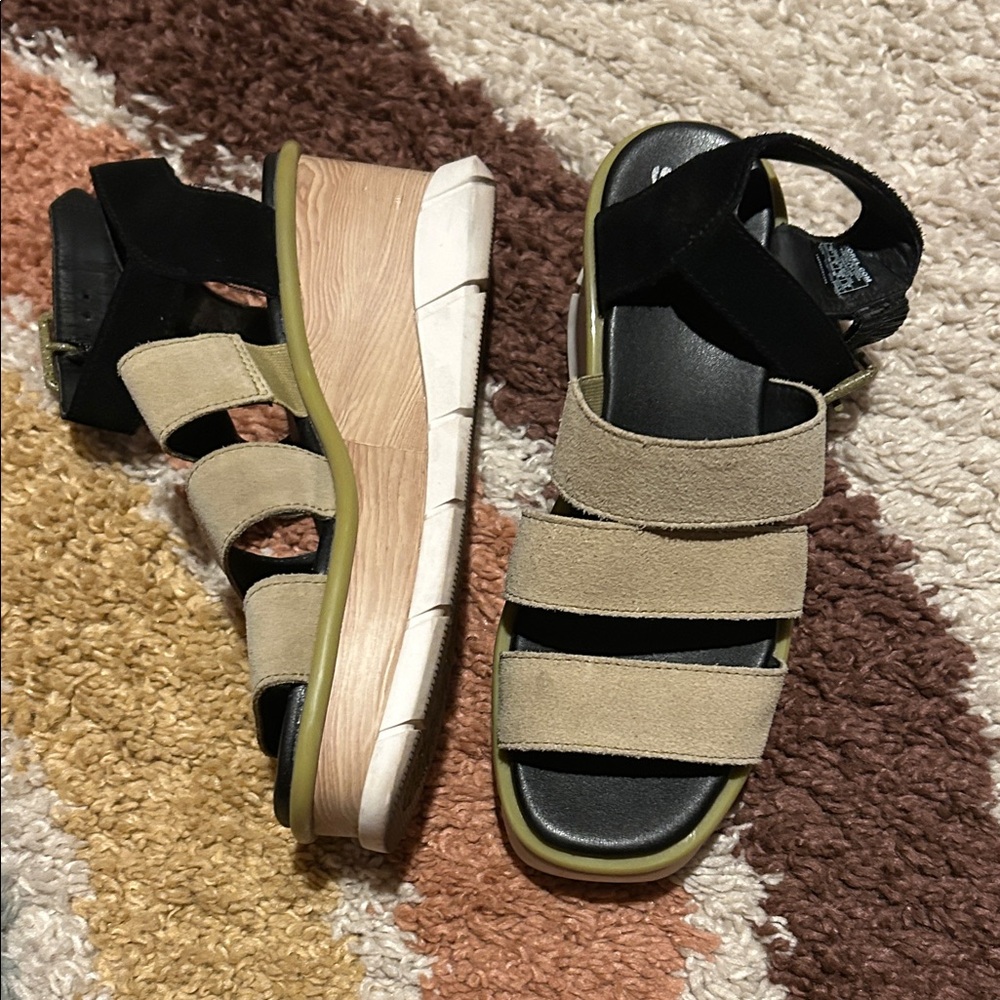 Sorel Suede Strap Platform Sandals in Green and Black Sz US 7 EU 38